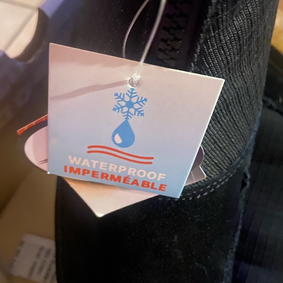 NIB Propet Black Waterproof Boots - Picture 7 of 10